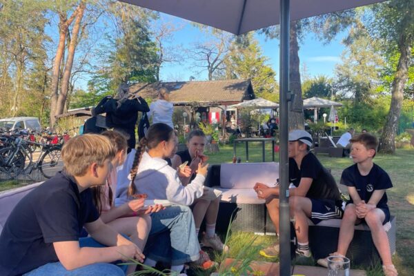 A4D7684E-B979-4FDD-AAD2-641AC8B2A955