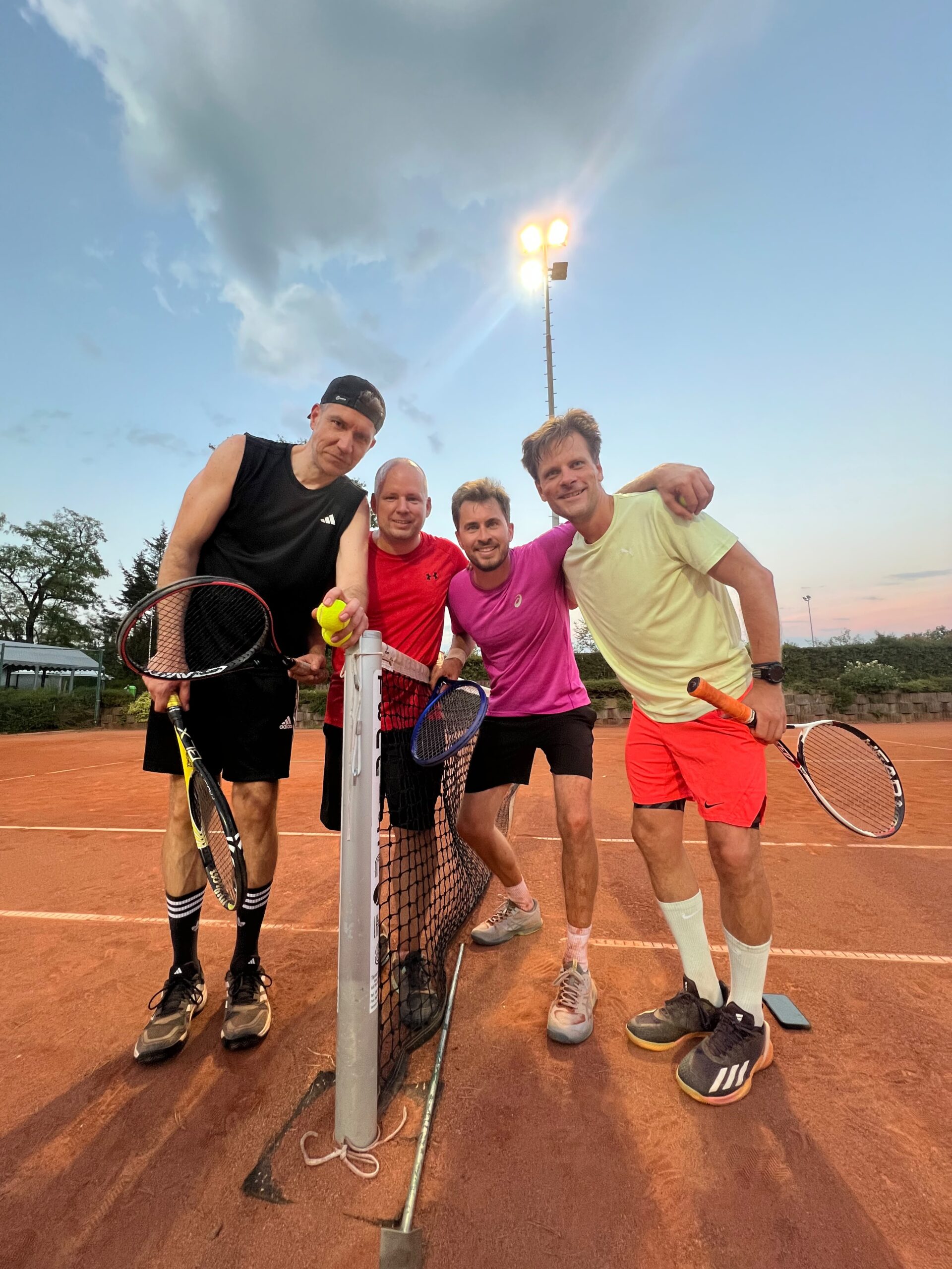 Sommernews: Auch in den Ferien bleibt der TCS am Ball